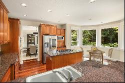 10076 Arrow Point Drive Northeast, Bainbridge Island, WA 98110