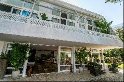 House designed by Oscar Niemeyer in Jardim Botanico