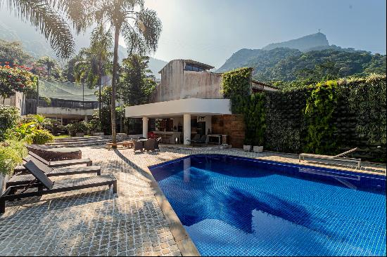 House designed by Oscar Niemeyer in Jardim Botanico