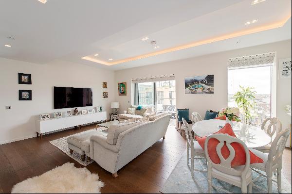 3 bedroom flat to rent in Lillie Square, Earls Court SW6