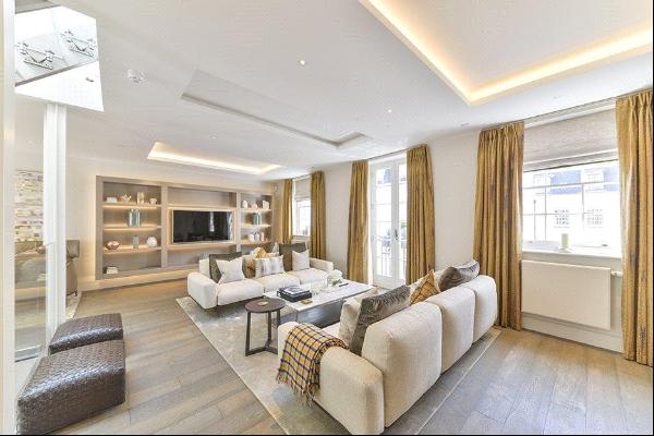 Four bedroom refurbished mews house to rent in Belgravia, SW1