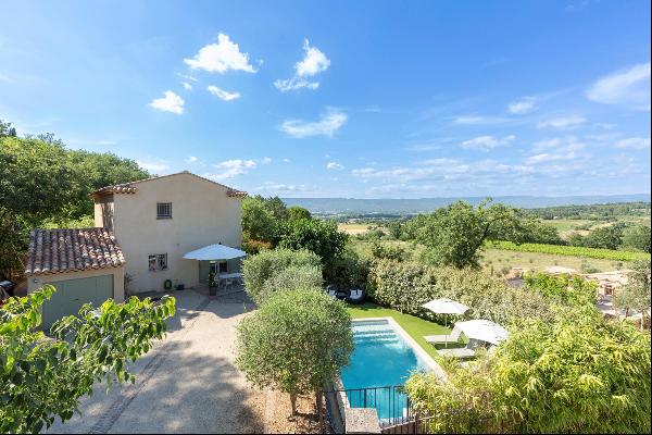 Villa with pool and view for sale in Goult.