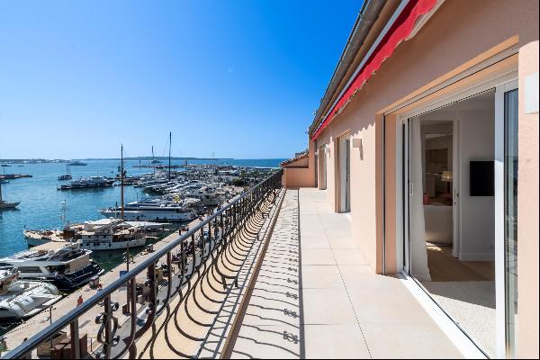 Wonderful penthouse with panoramic seaview in Cannes.