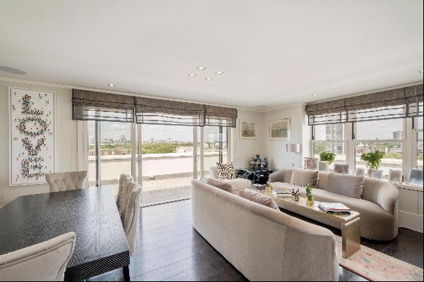 Three bedroom penthouse, with a spectacular private roof terrace and panoramic london view