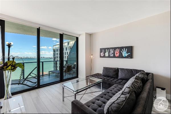 This 2-bedroom high-rise condo in the heart of Miami offers stunning bay and Miami Beach v