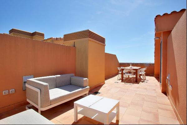 A lovely penthouse apartment with spectacular panoramic views.