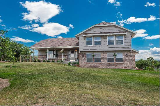 Tranquil 5-Bed Home with Scenic Views, Gourmet Kitchen, and Horse Zoning