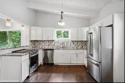 Beautifully Renovated Retreat in Belvedere Park