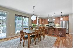 Gorgeous Frontenac Home in Ladue Schools