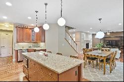 Gorgeous Frontenac Home in Ladue Schools