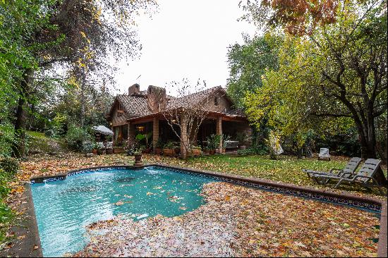 Chilean-style house, located in the residential area of La Dehesa.