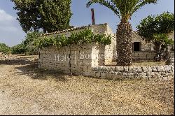 Suggestive baglio nestled in the Val di Noto countryside