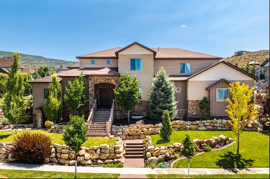 Spacious Custom Home In The Cove With A View