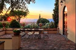 Splendid renovated villa with pool and view in Florence