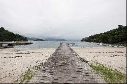 Colonial house on a coveted island in Angra