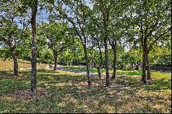 Beautiful lot in gated Hawthorne Park