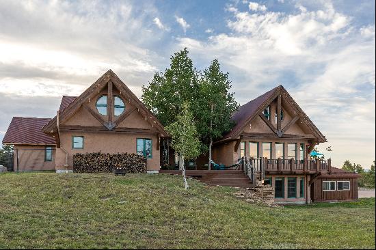 An Upscale Mountain Retreat Surrounded by Breathtaking Views