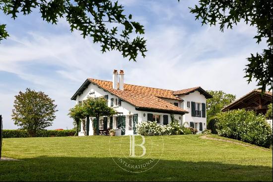 ARBONNE - LARGE FAMILY HOUSE WITH VIEW ON THE RHUNE