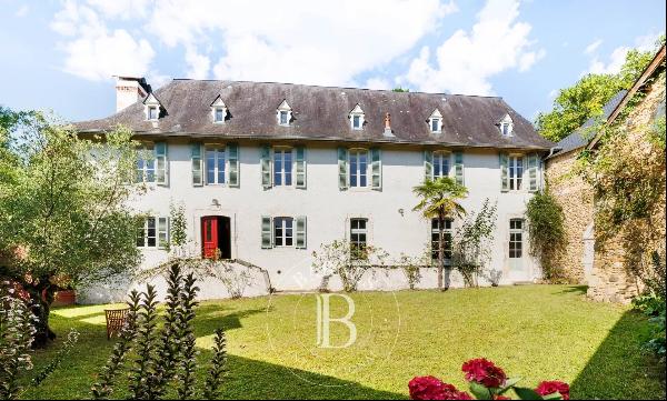 MAGNIFICENT BEARN PROPERTY 20 MINUTES FROM PAU