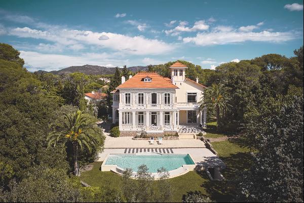 Villa Belle Epoque entièrement rénovée et meublée au sein d'un parc