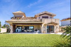 Exclusive Property in the Prestigious La Motilla Residential Area