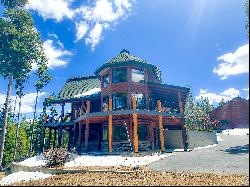 Immaculate Log Home in Island Park