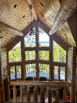 Immaculate Log Home in Island Park