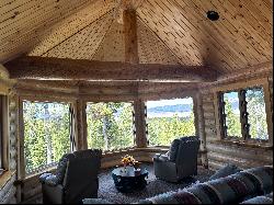 Immaculate Log Home in Island Park