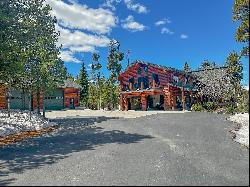 Immaculate Log Home in Island Park