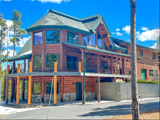 Immaculate Log Home in Island Park