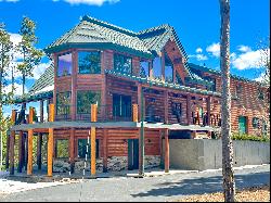 Immaculate Log Home in Island Park