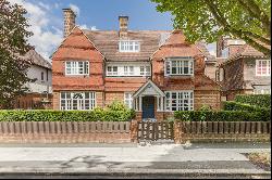 Beautiful Arts and Crafts house in a coveted London