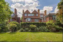 Beautiful Arts and Crafts house in a coveted London