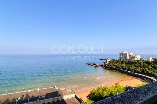 BIARRITZ CoTE DES BASQUES - A LUXURIOUS APARTMENT COMMANDING AN OCEAN VIEW