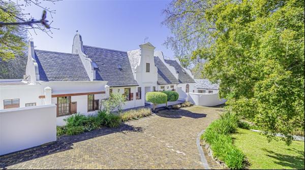 GRACIOUS, STATELY GABLED HOMESTEAD IN EXCELLENT LOCATION ON THE WORLD-RENOWNED CONSTANTIA