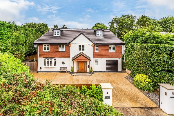 An impressive five bedroom lateral detached house close to Cobham High Street.