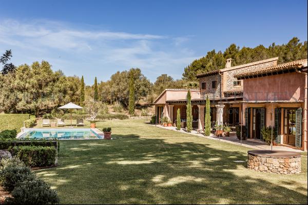 Traditional country house with horse stables and large pool in Calvia