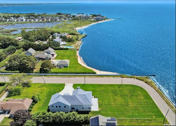 Perfectly poised where South Gillette Avenue ends and The Great South Bay begins, this stu