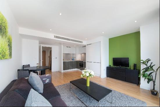 Apartment to let in Landmark Tower near Canary Wharf, London E14