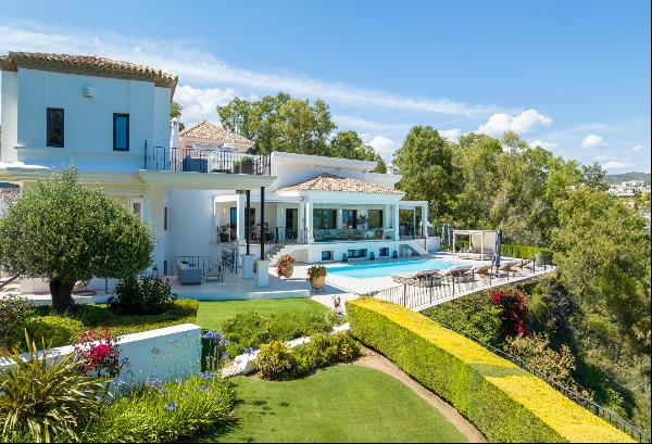 Exquisite Luxury Villa with Panoramic Views in El Herrojo Alto, La Quinta, Benahavis