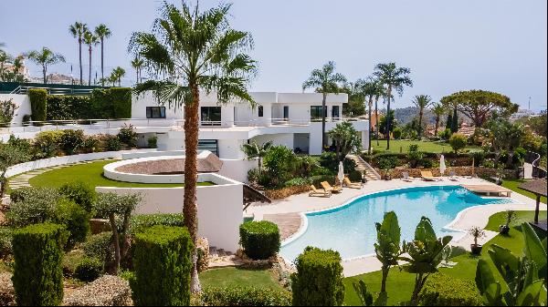 Outstanding 7-bedroom villa in Marbella East.