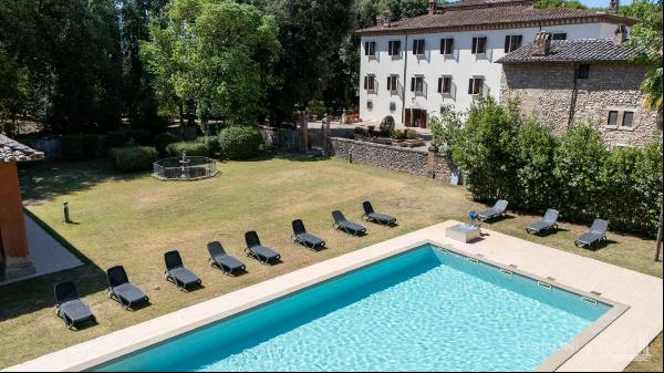 The Torre Mansion with borgo and pool, Perugia - Umbria