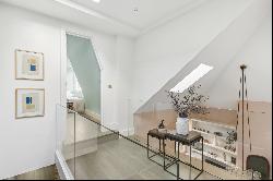 Newly refurbished two bedroom house in the heart of Kensington