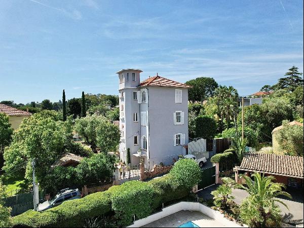 CAP D'ANTIBES: three-bedroom apartment in a Belle Epoque residence