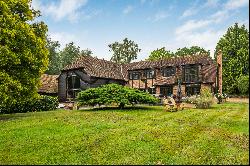 Enchanting six bedroom house