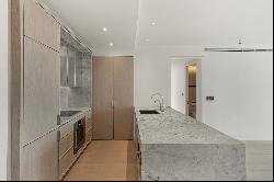 Beautifully finished seventh floor apartment in the heart of Mayfair