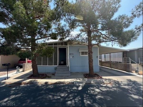 4670 Royal Ridge Avenue, Las Vegas NV 89103