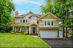 31 Summit Road, Port Washington, NY 11050