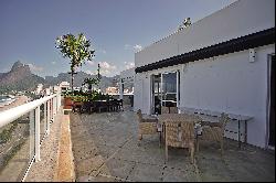 Oceanfront penthouse with panoramic views of Ipanema and Leblon