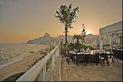 Oceanfront penthouse with panoramic views of Ipanema and Leblon